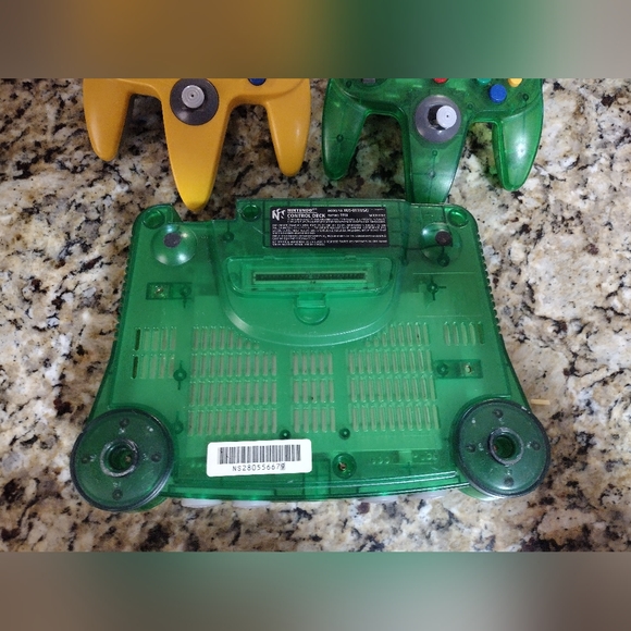 Vintage Nintendo 64 - Picture 5 of 7